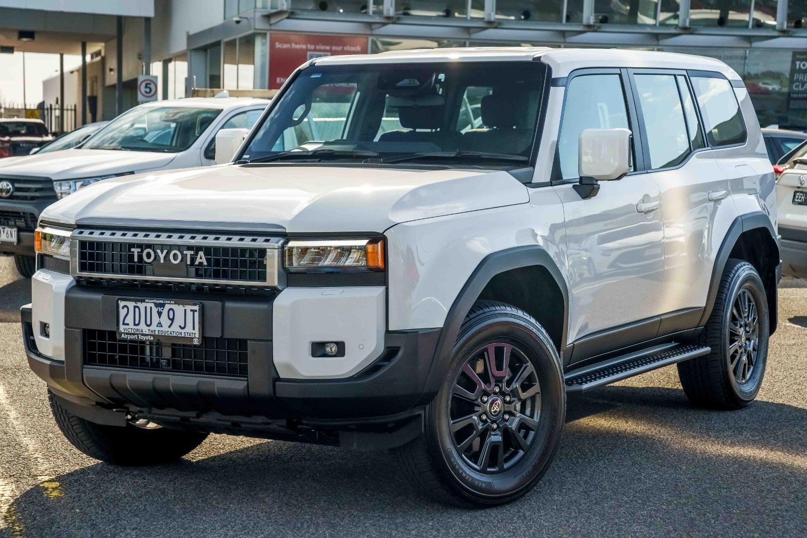Toyota Landcruiser Prado image 2