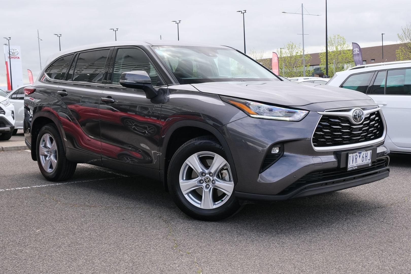 Toyota Kluger image 1