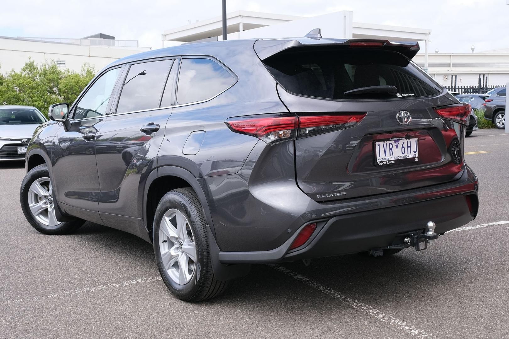 Toyota Kluger image 2