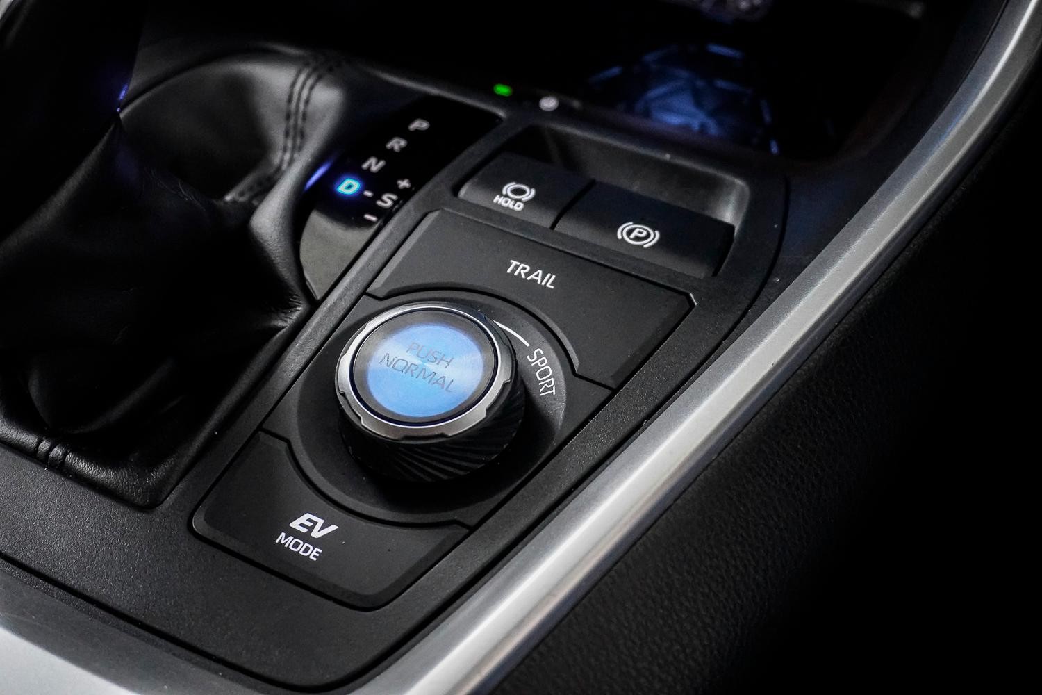 Toyota Rav4 image 2