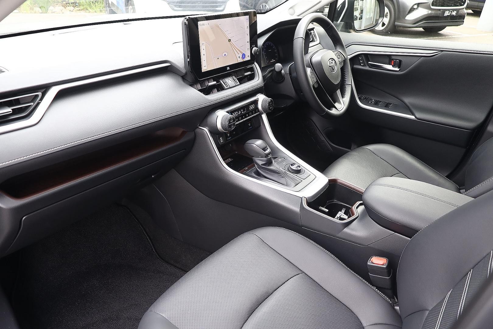 Toyota Rav4 image 2
