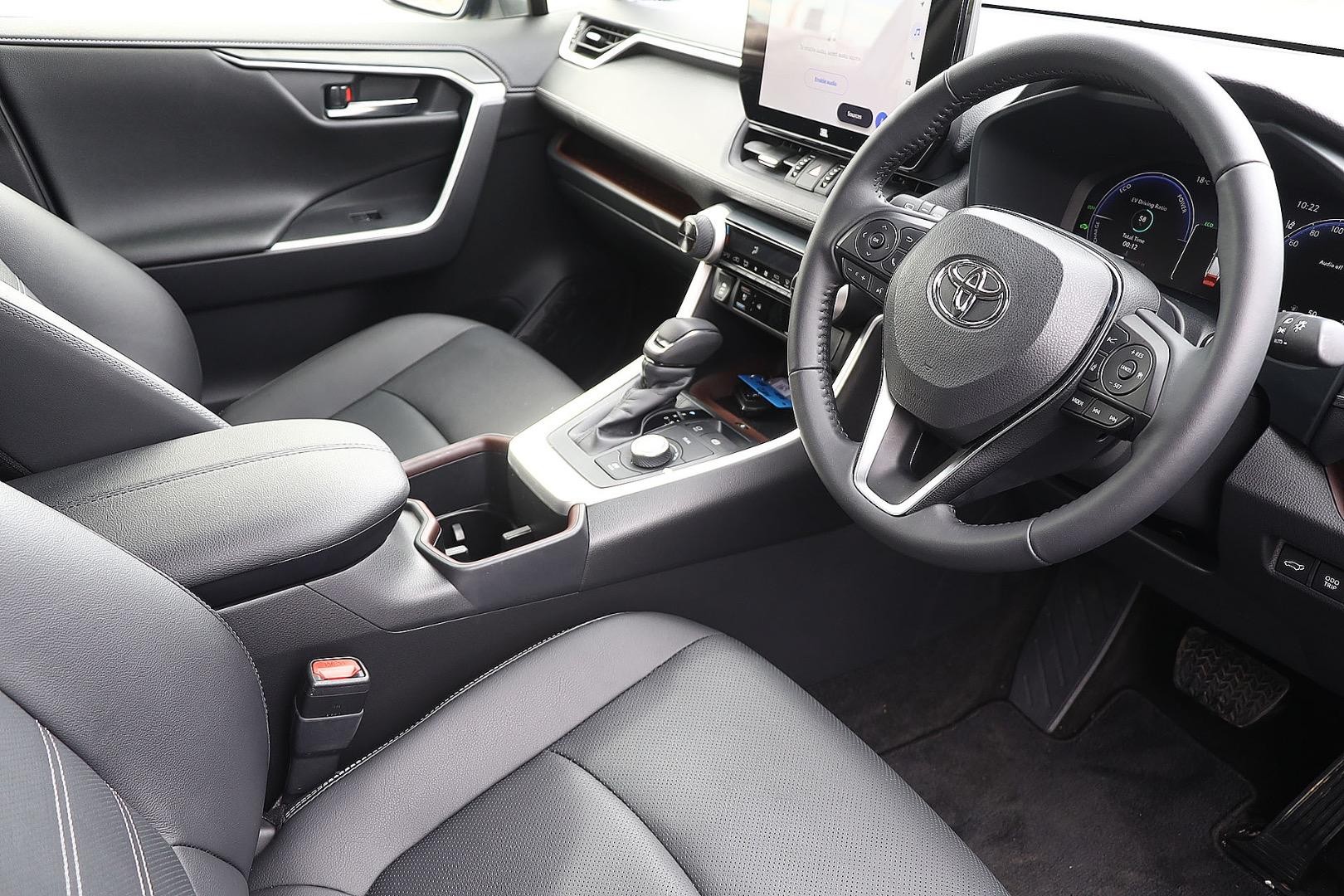 Toyota Rav4 image 2