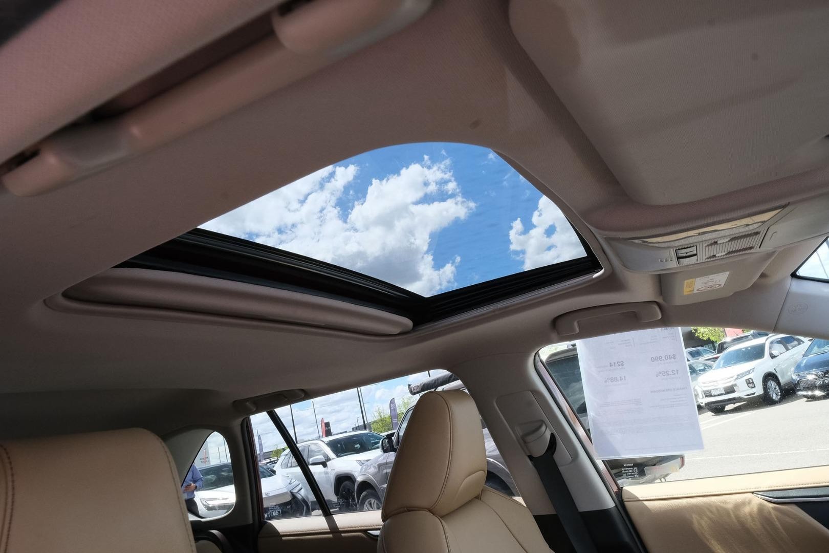 Toyota Rav4 image 2
