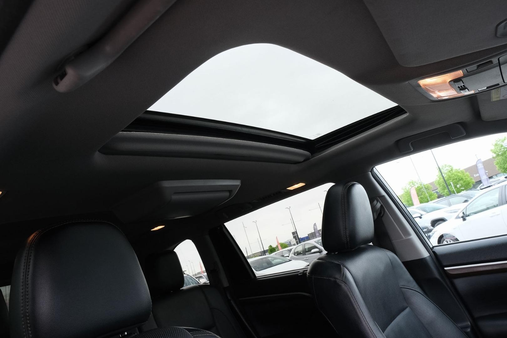 Toyota Kluger image 3