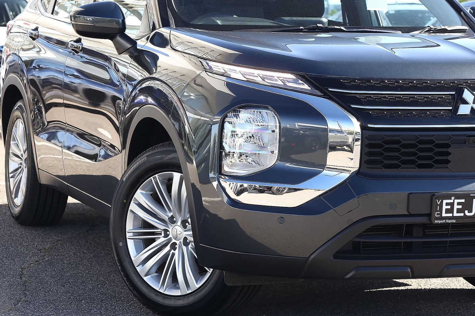 Mitsubishi Outlander image 4