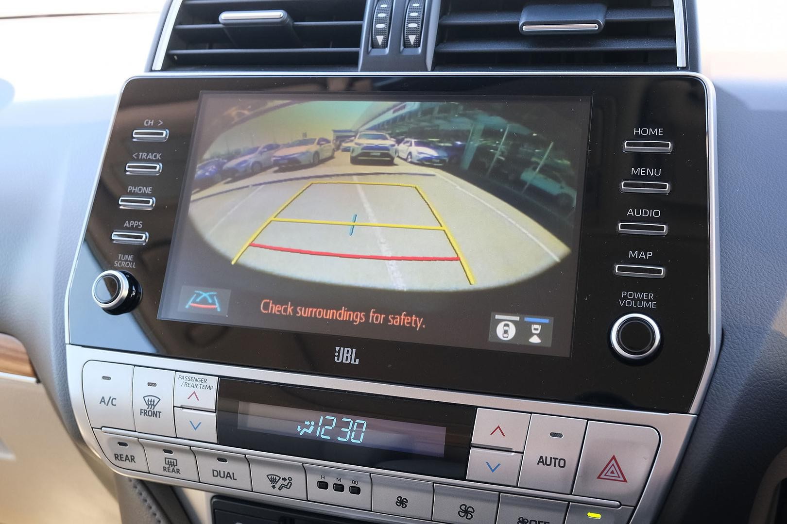Toyota Landcruiser Prado image 4