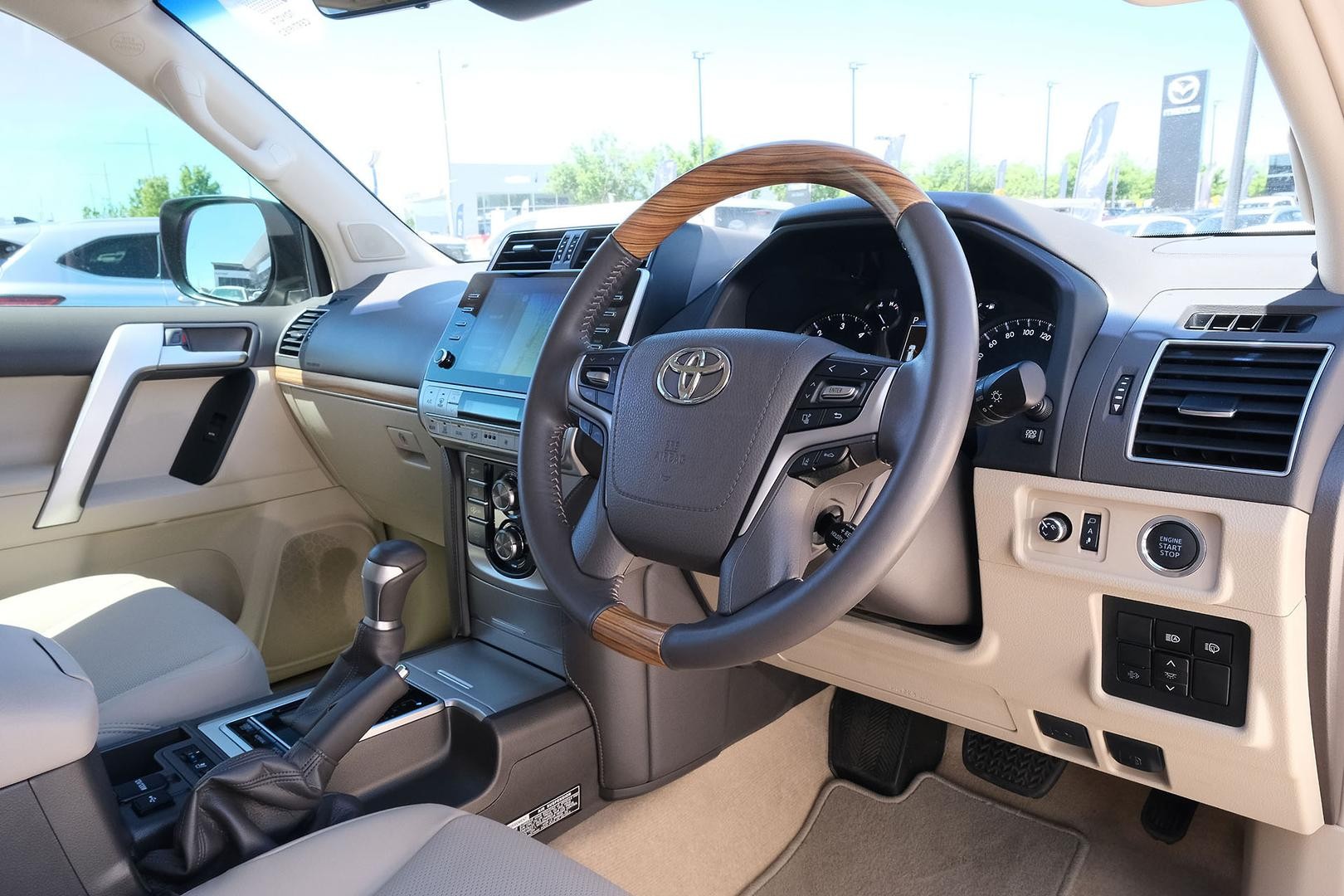 Toyota Landcruiser Prado image 2