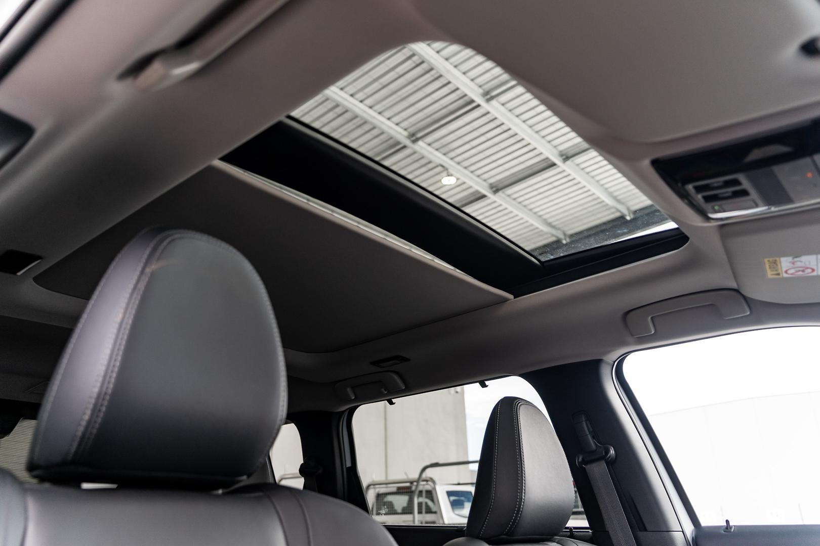 Mitsubishi Outlander image 4