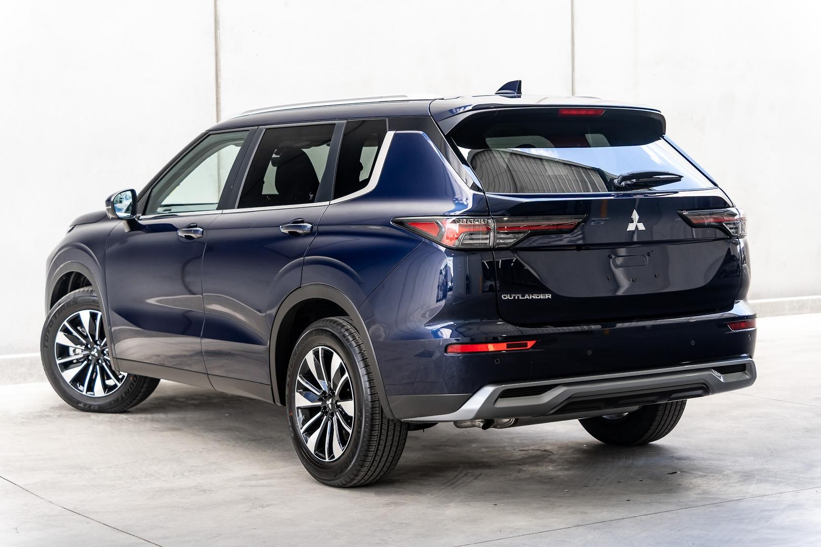 Mitsubishi Outlander image 4