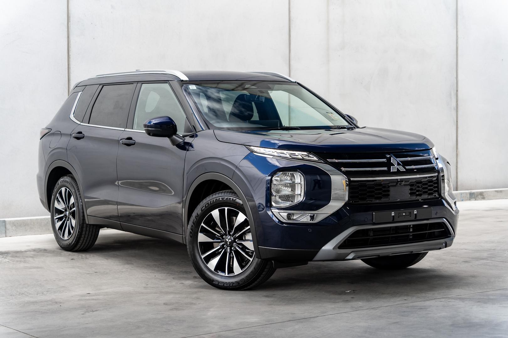 Mitsubishi Outlander image 1