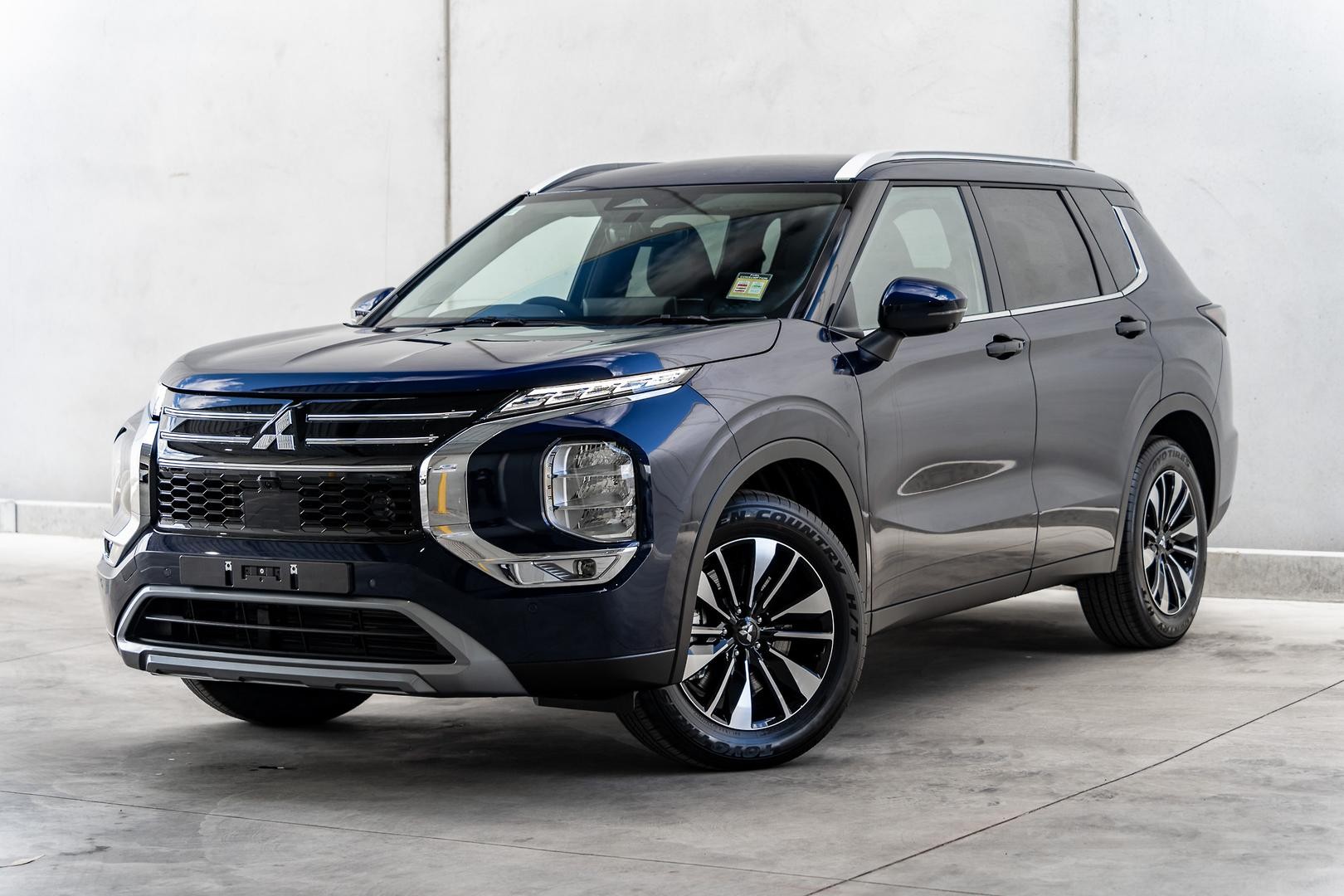 Mitsubishi Outlander image 3