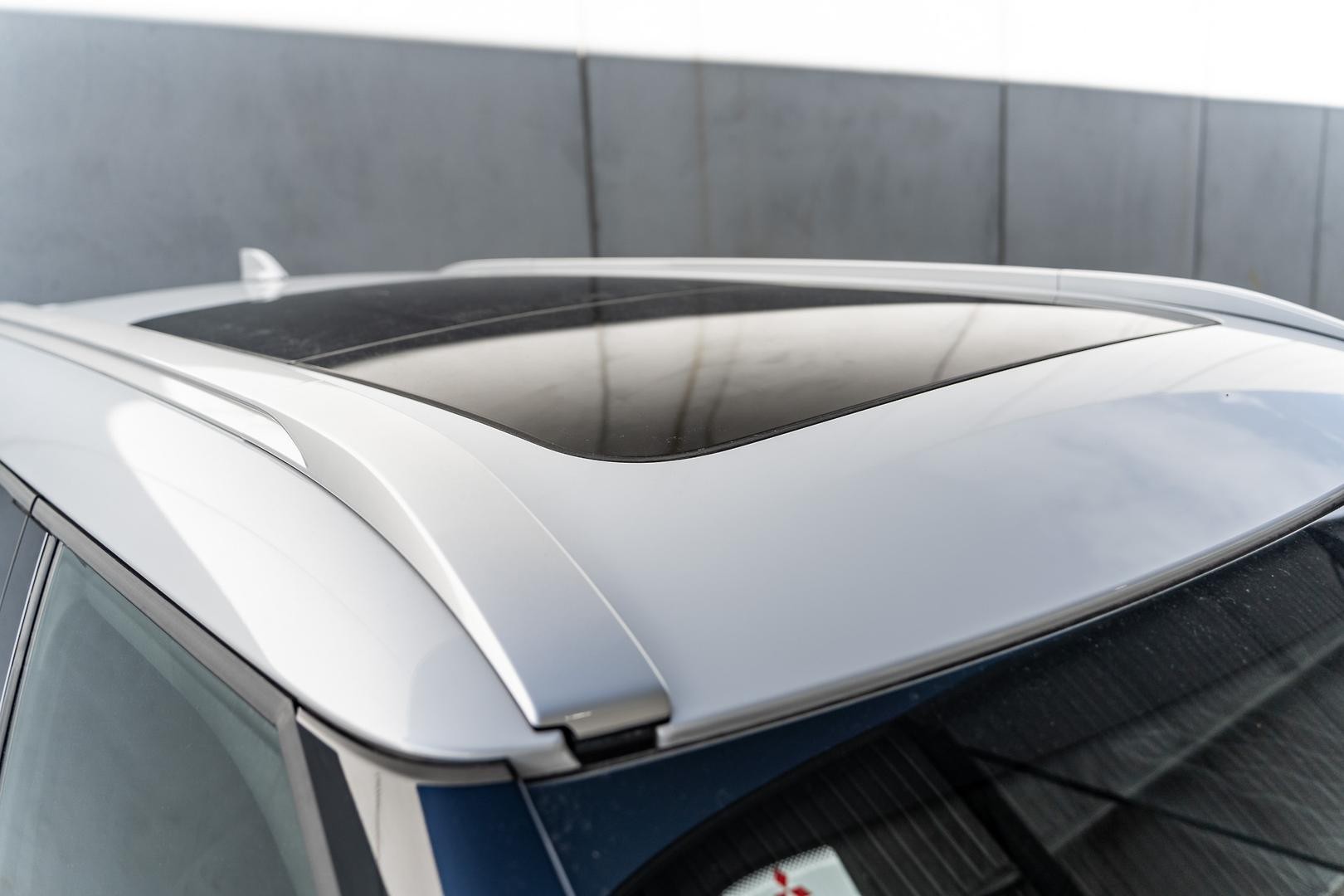 Mitsubishi Outlander image 4