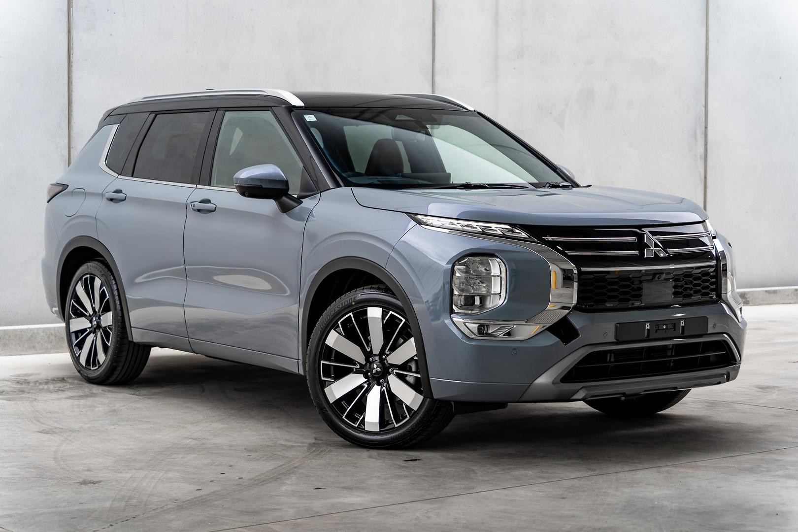 Mitsubishi Outlander image 1