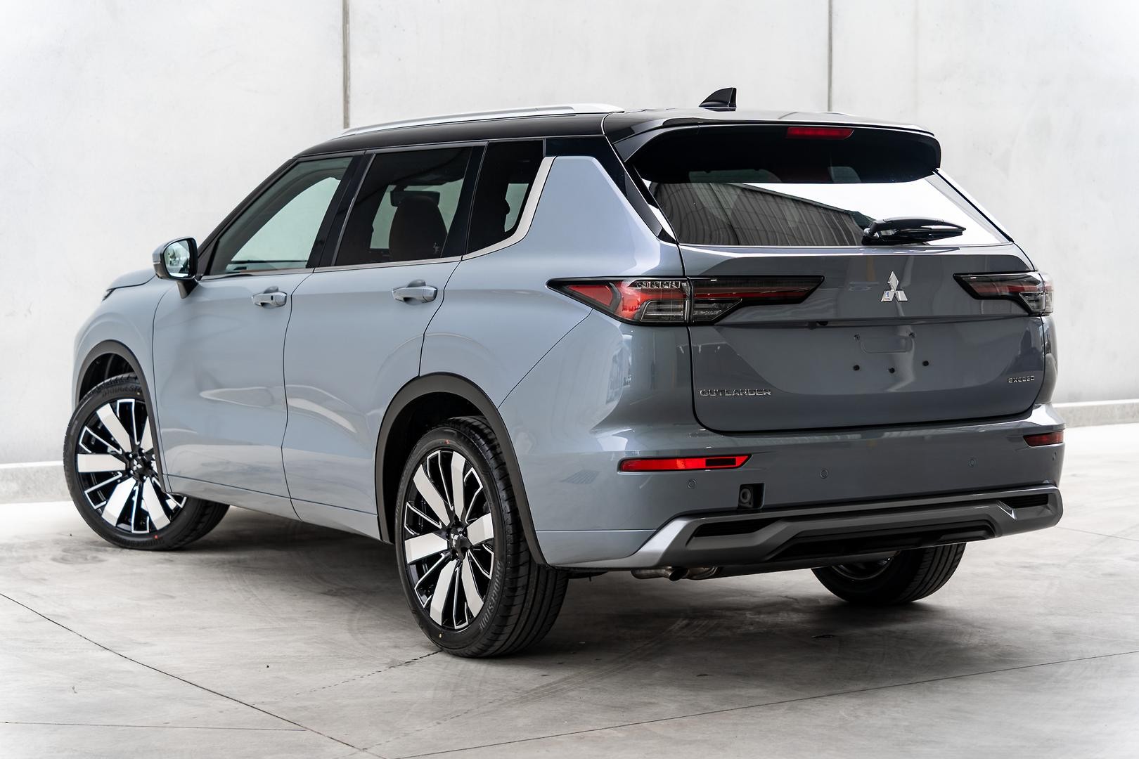 Mitsubishi Outlander image 4