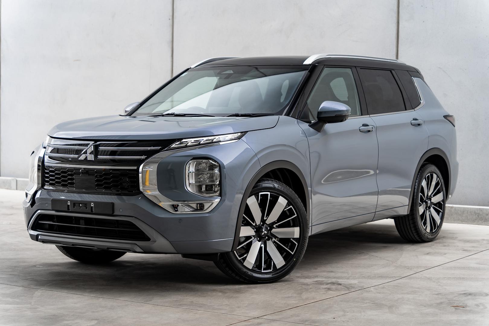 Mitsubishi Outlander image 3