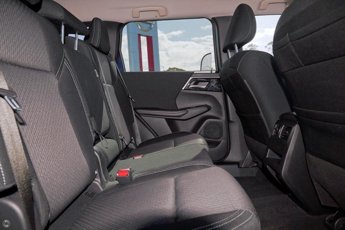 Mitsubishi Outlander image 3