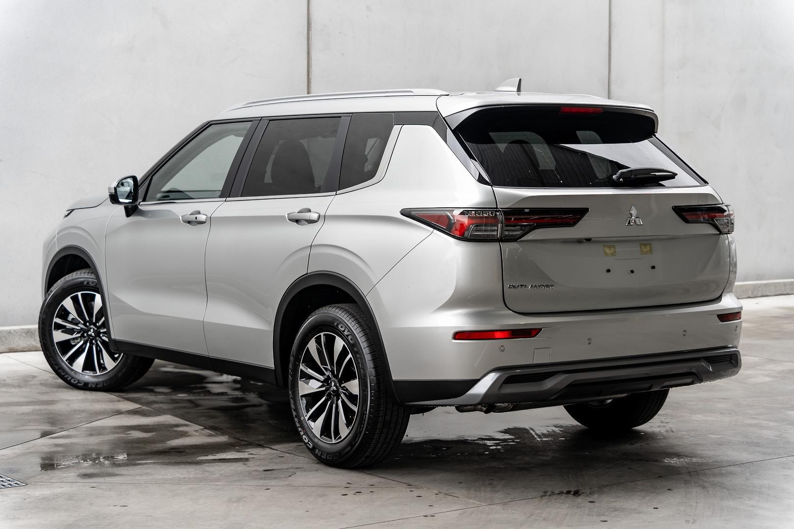 Mitsubishi Outlander image 4