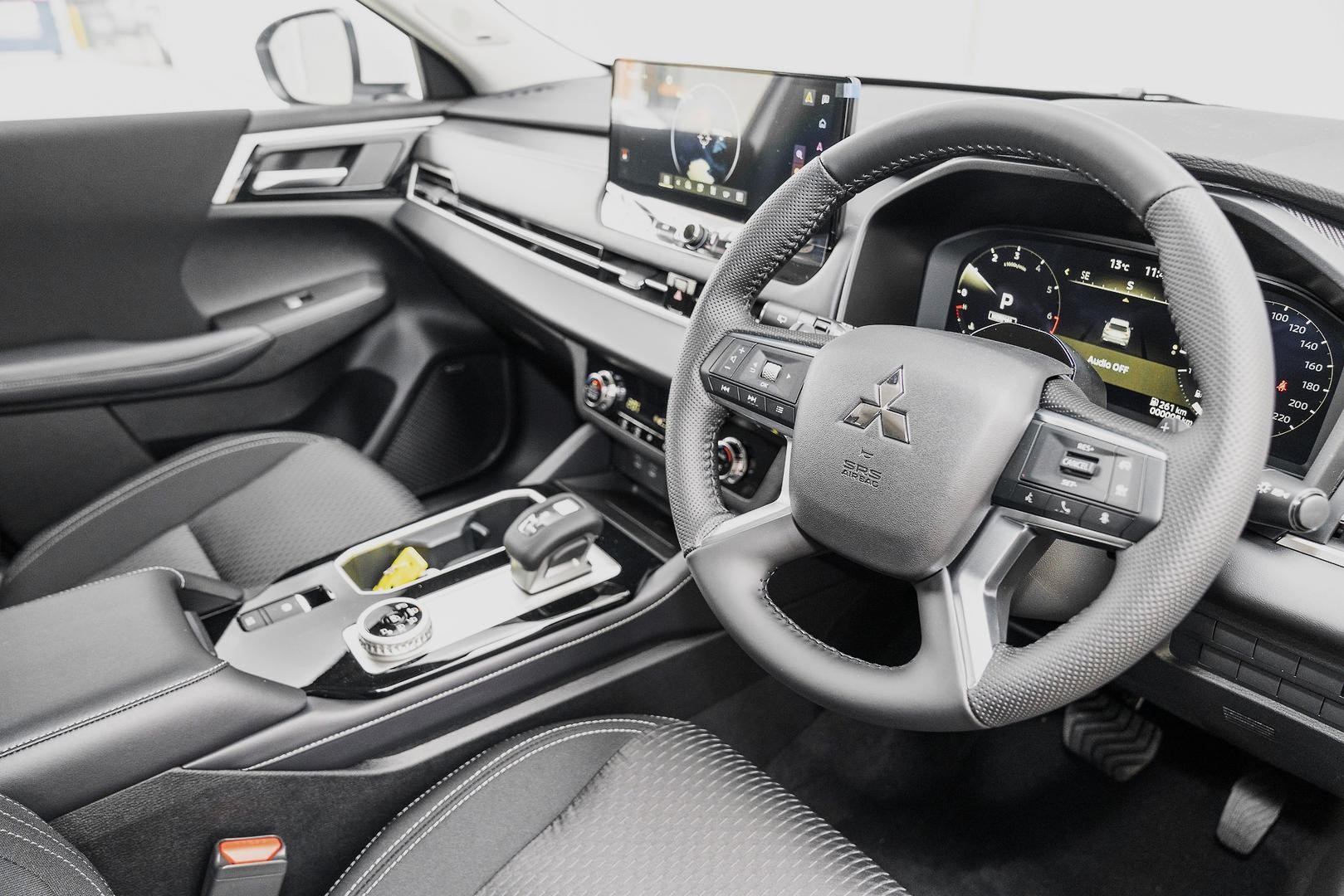 Mitsubishi Outlander image 4