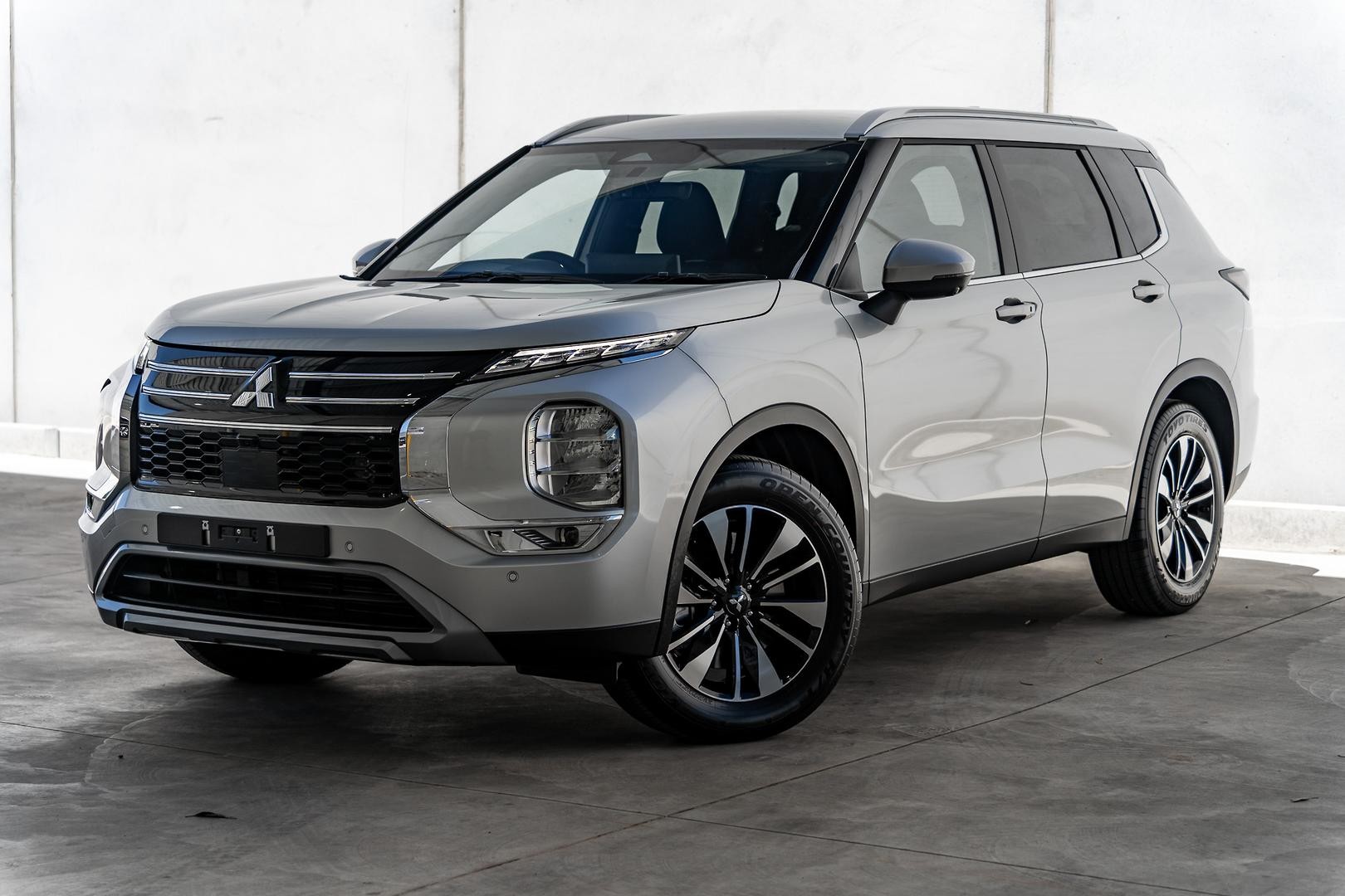 Mitsubishi Outlander image 3