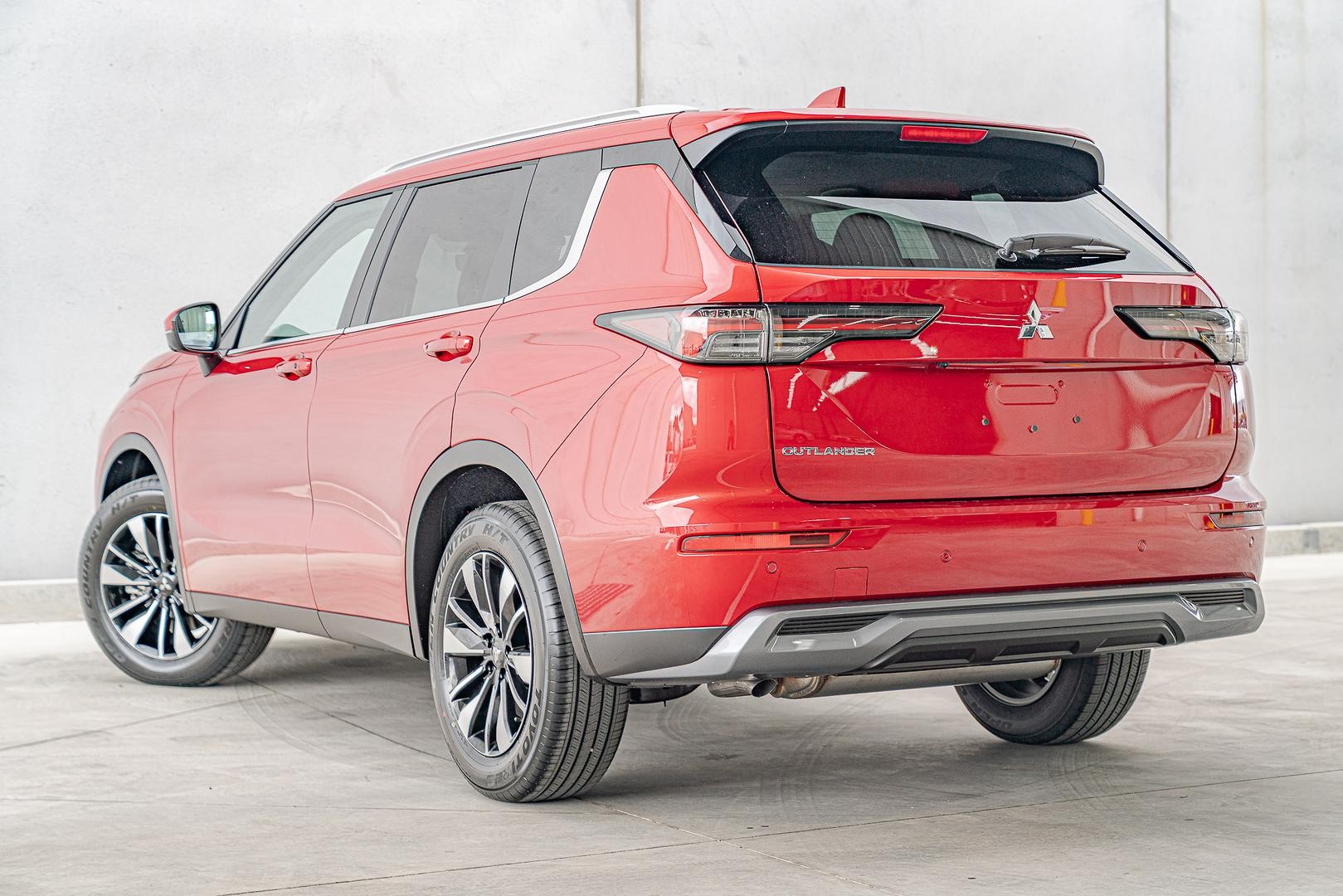 Mitsubishi Outlander image 4