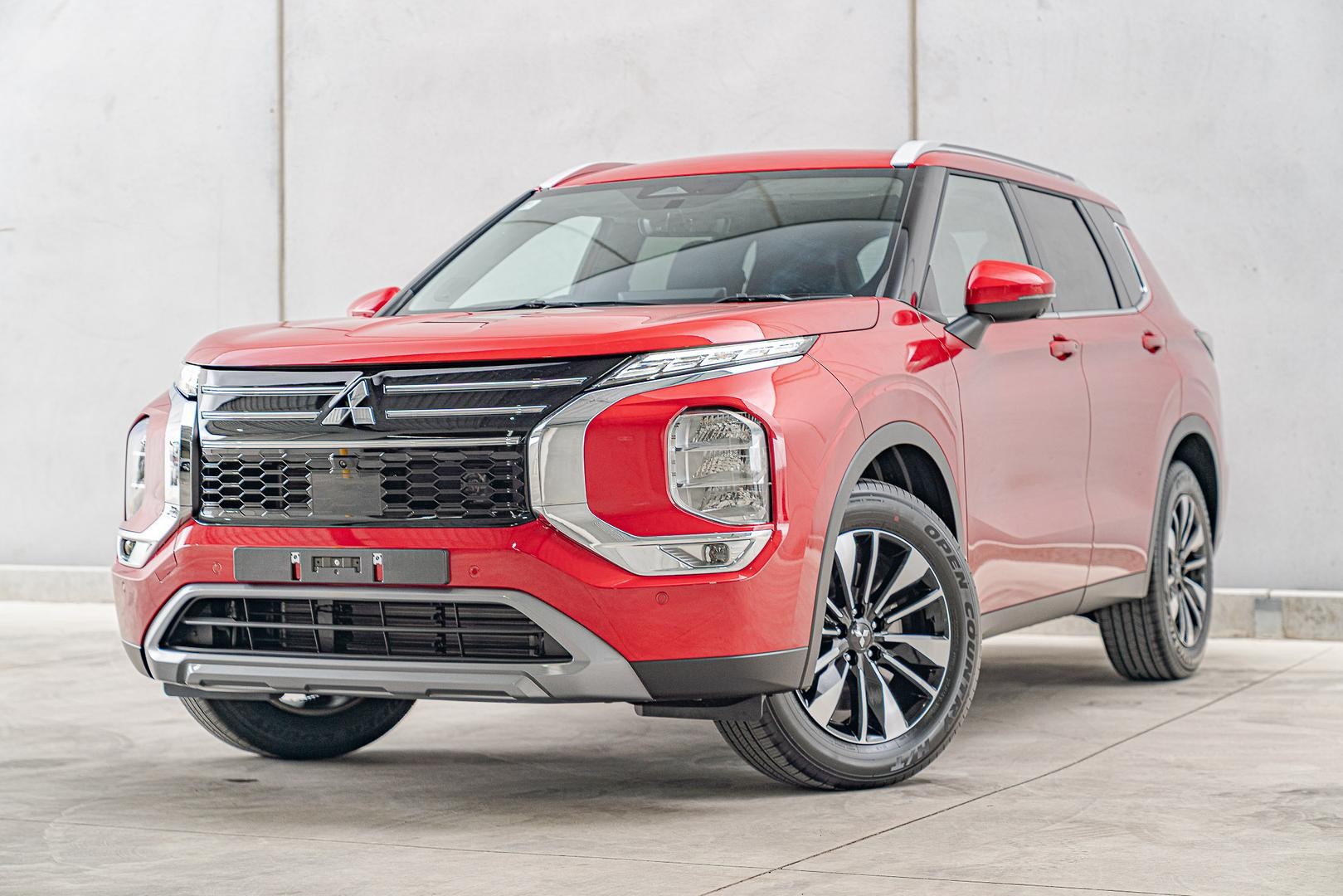 Mitsubishi Outlander image 3