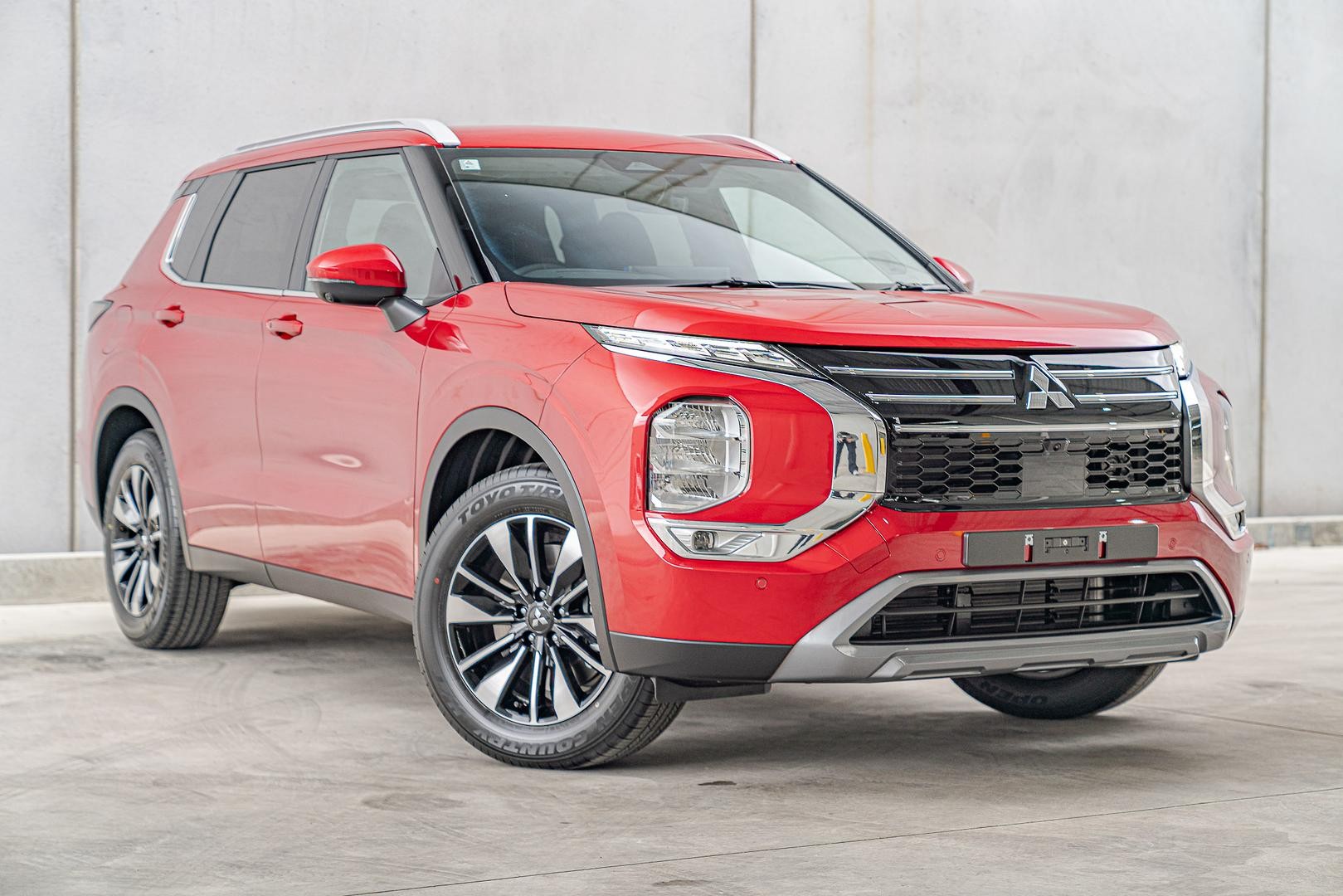 Mitsubishi Outlander image 1