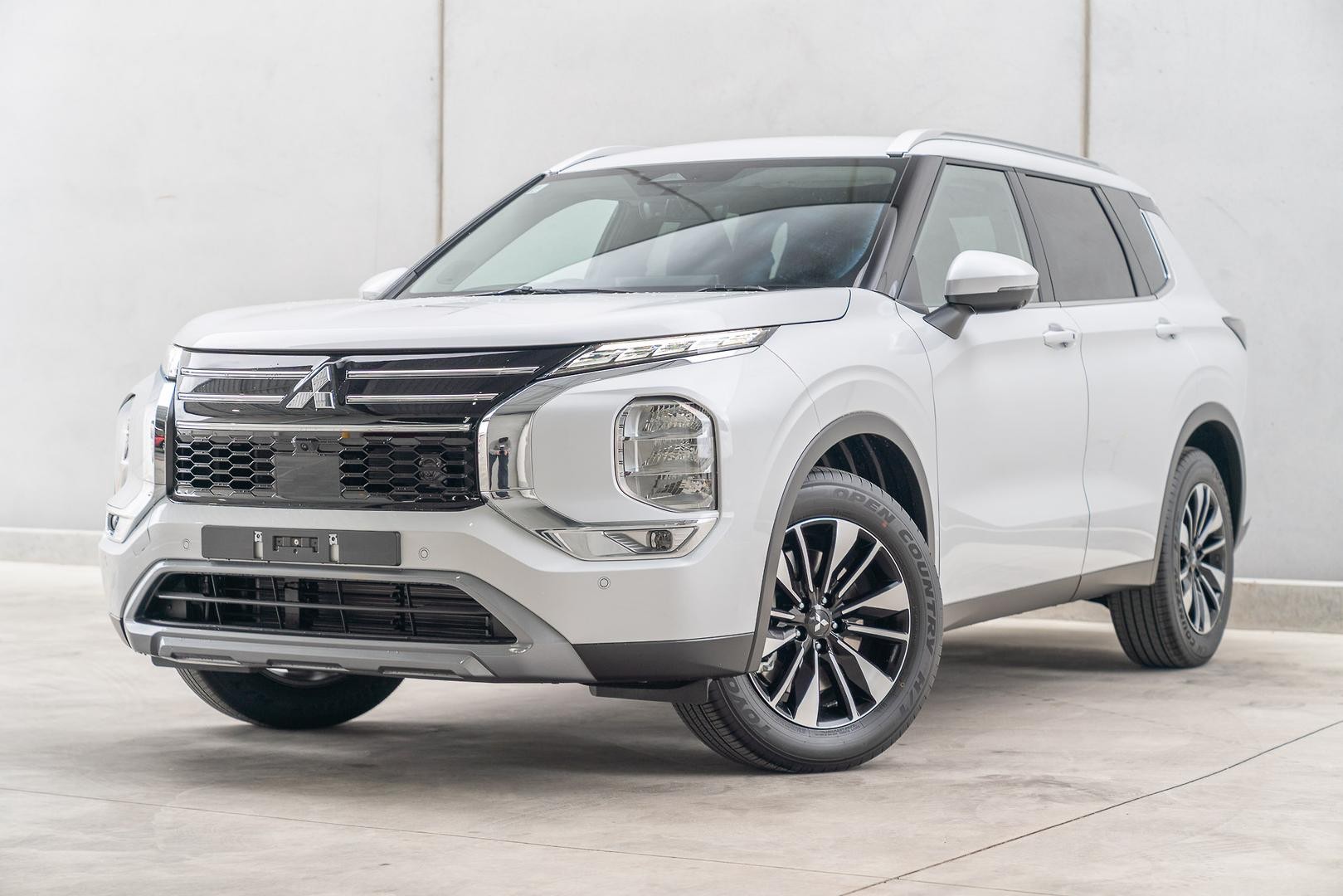 Mitsubishi Outlander image 3