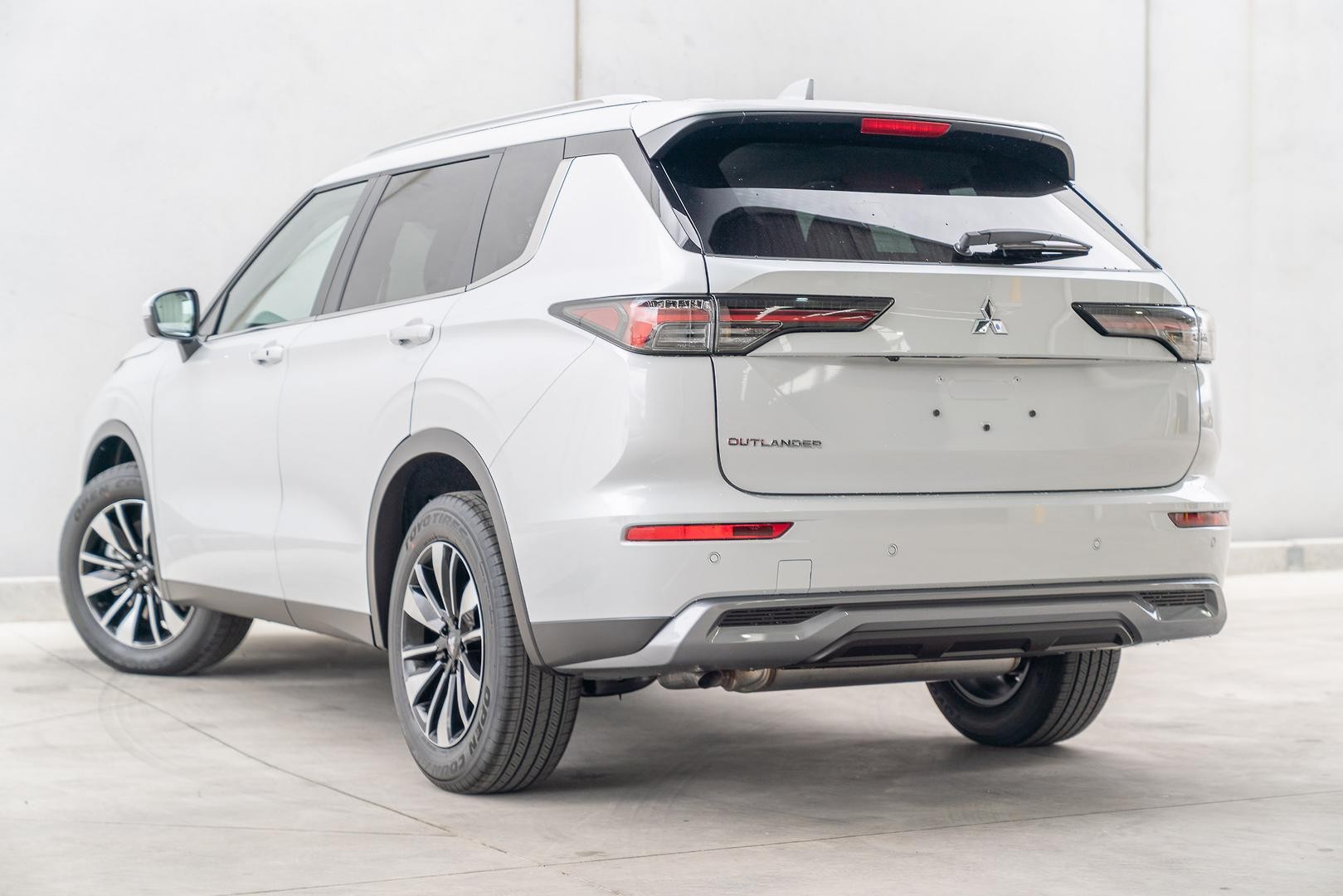 Mitsubishi Outlander image 4