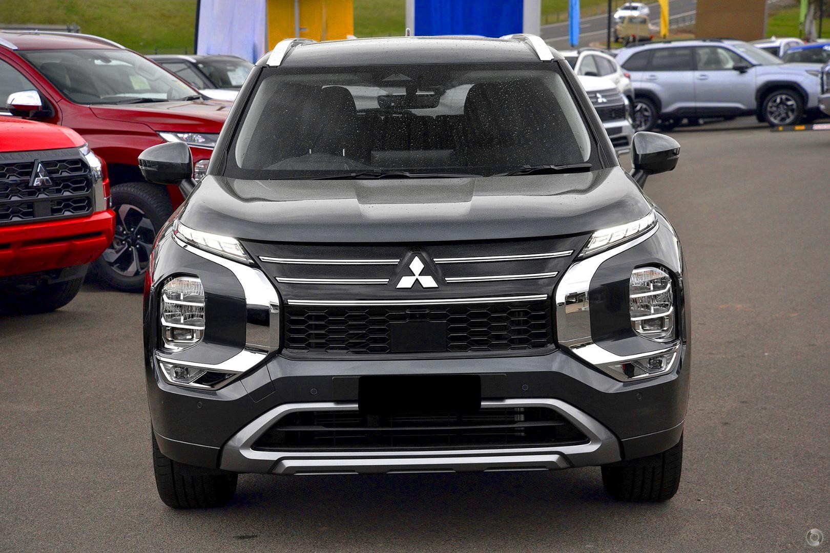 Mitsubishi Outlander image 1