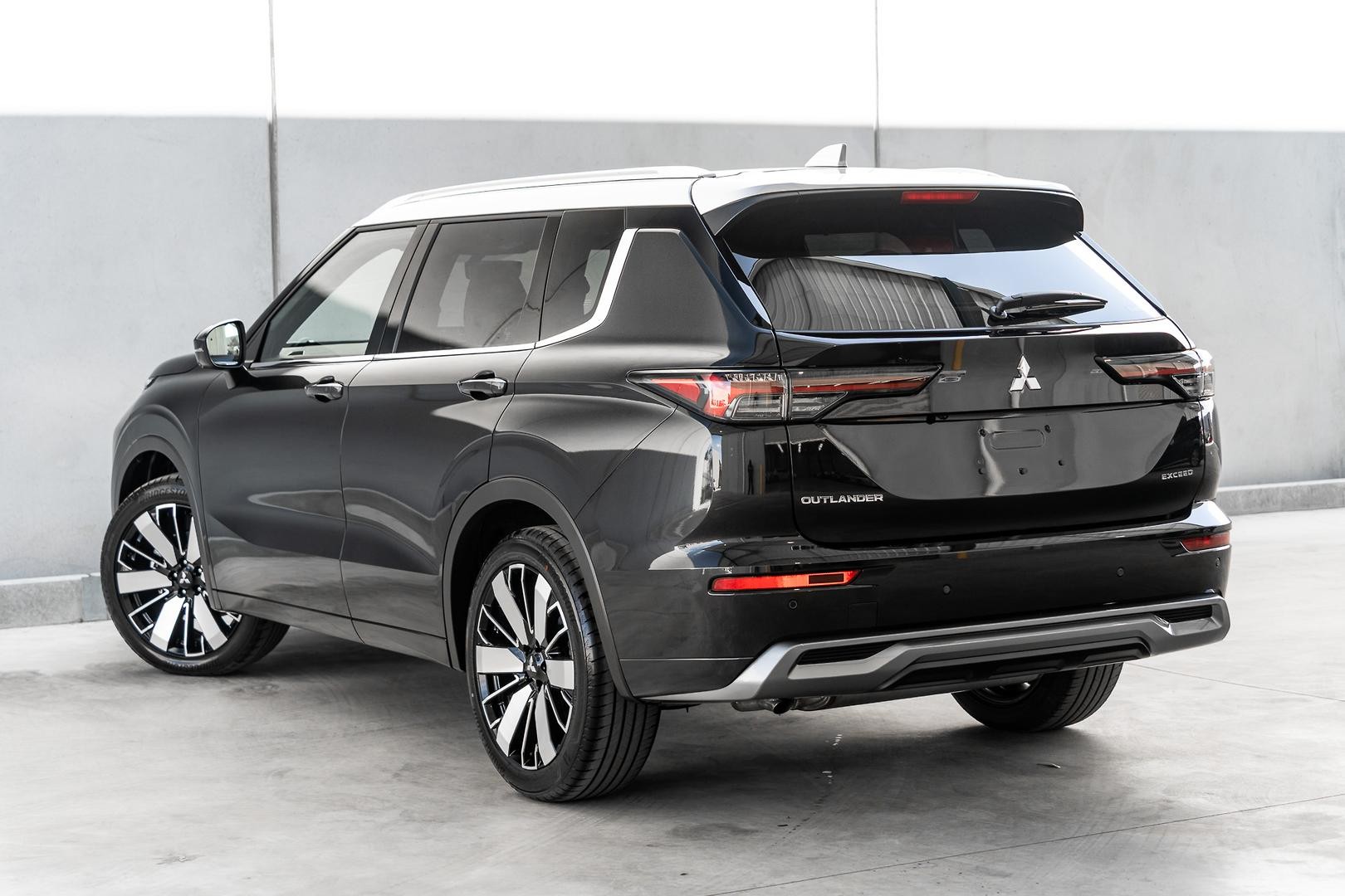 Mitsubishi Outlander image 4