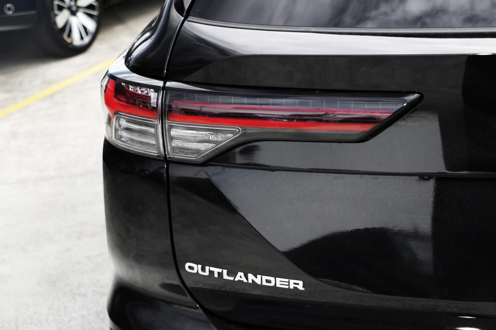 Mitsubishi Outlander image 4