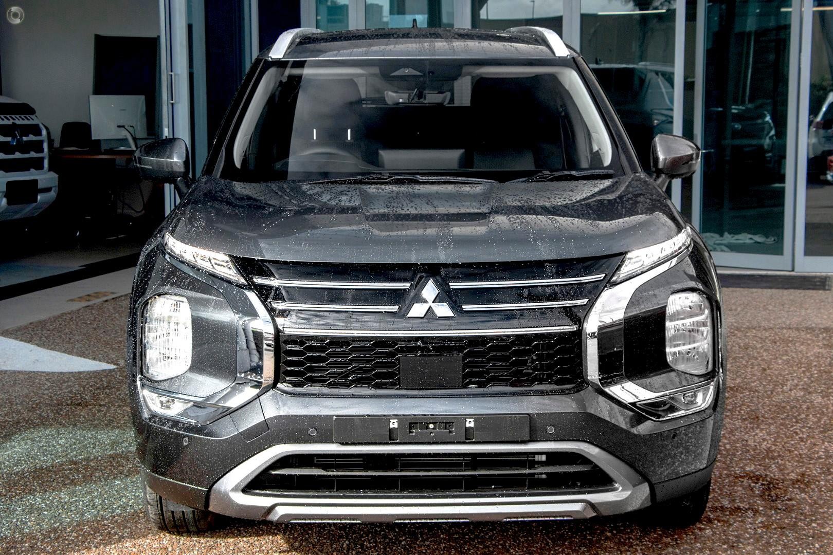 Mitsubishi Outlander image 2