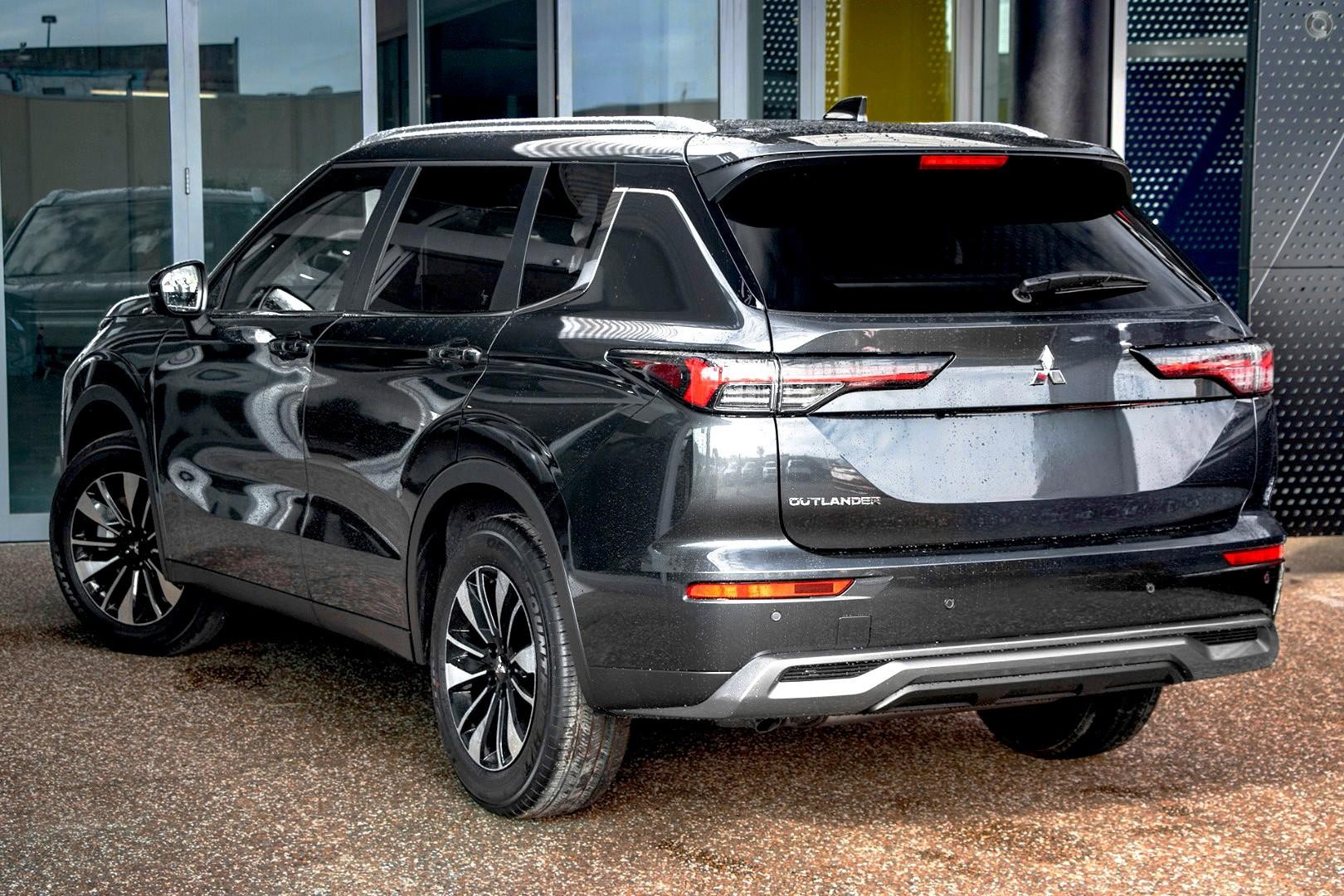 Mitsubishi Outlander image 4