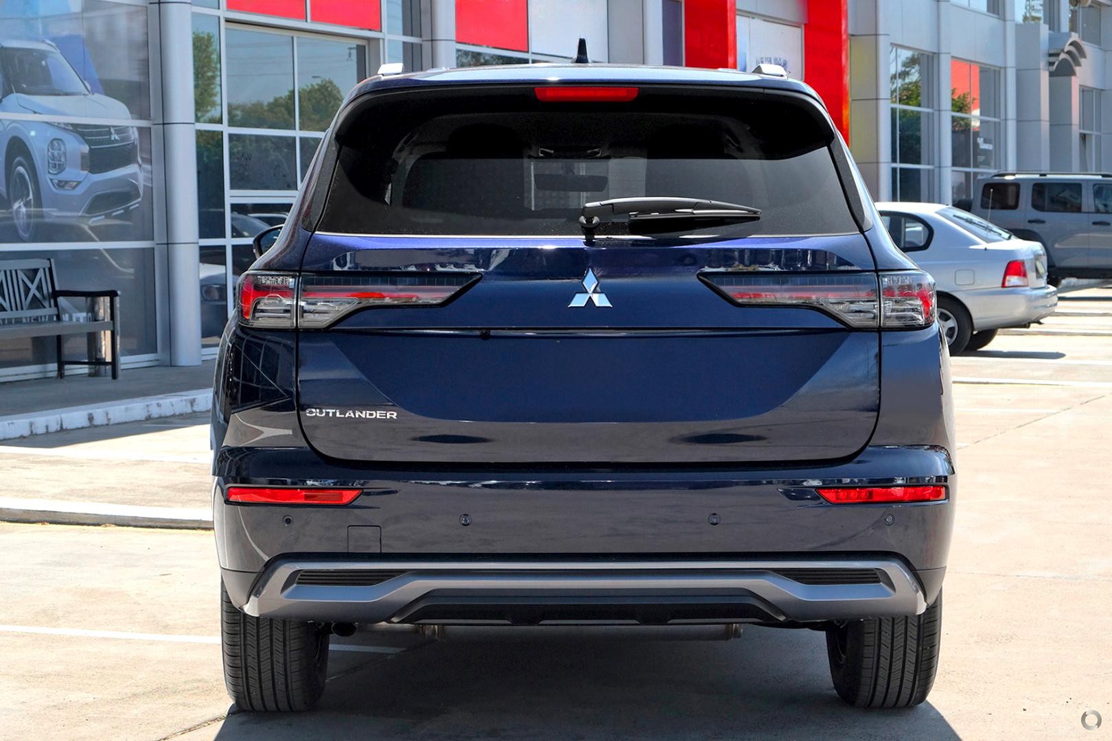 Mitsubishi Outlander image 3