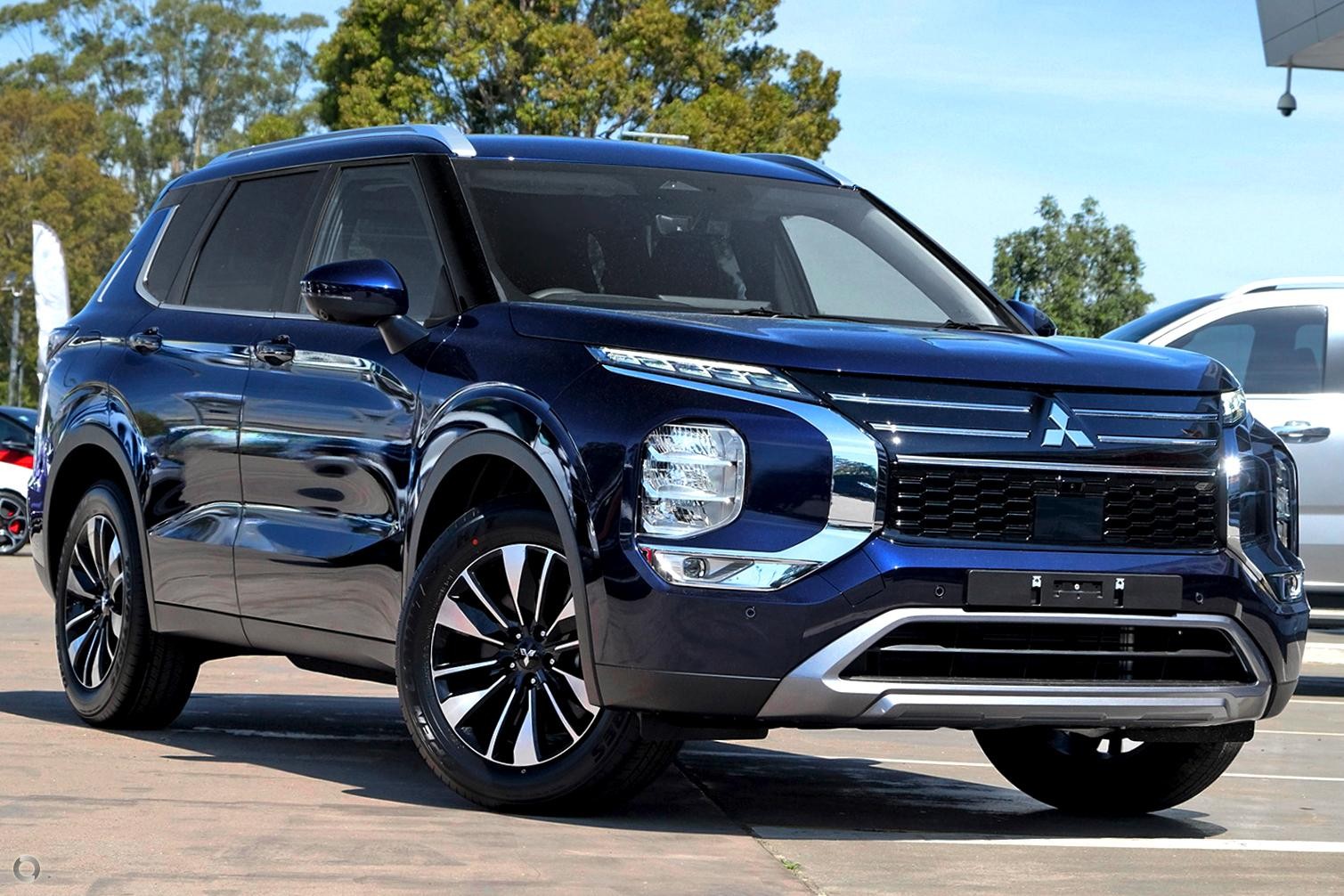 Mitsubishi Outlander image 1