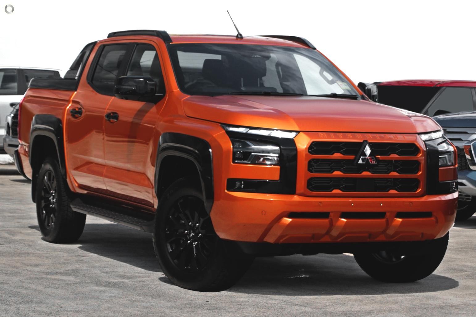 Mitsubishi Triton image 1