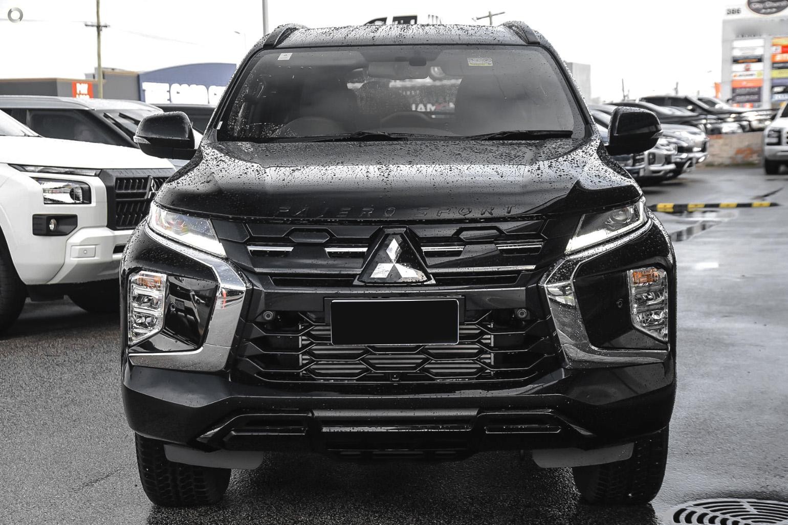 Mitsubishi Pajero Sport image 2