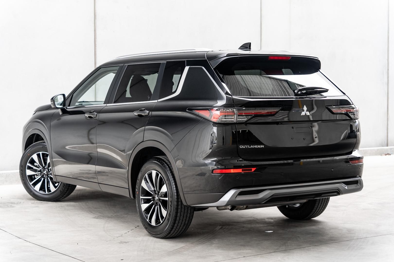 Mitsubishi Outlander image 4