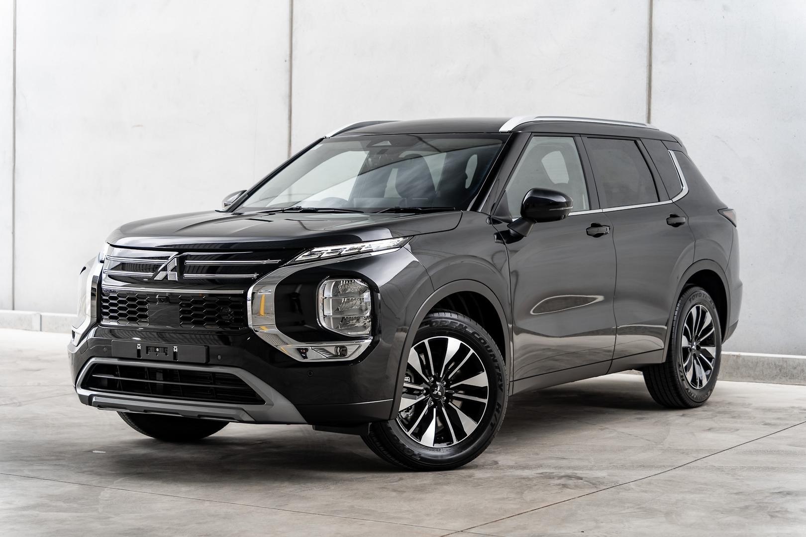 Mitsubishi Outlander image 3