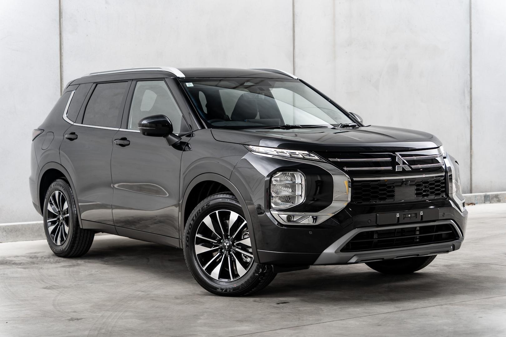 Mitsubishi Outlander image 1