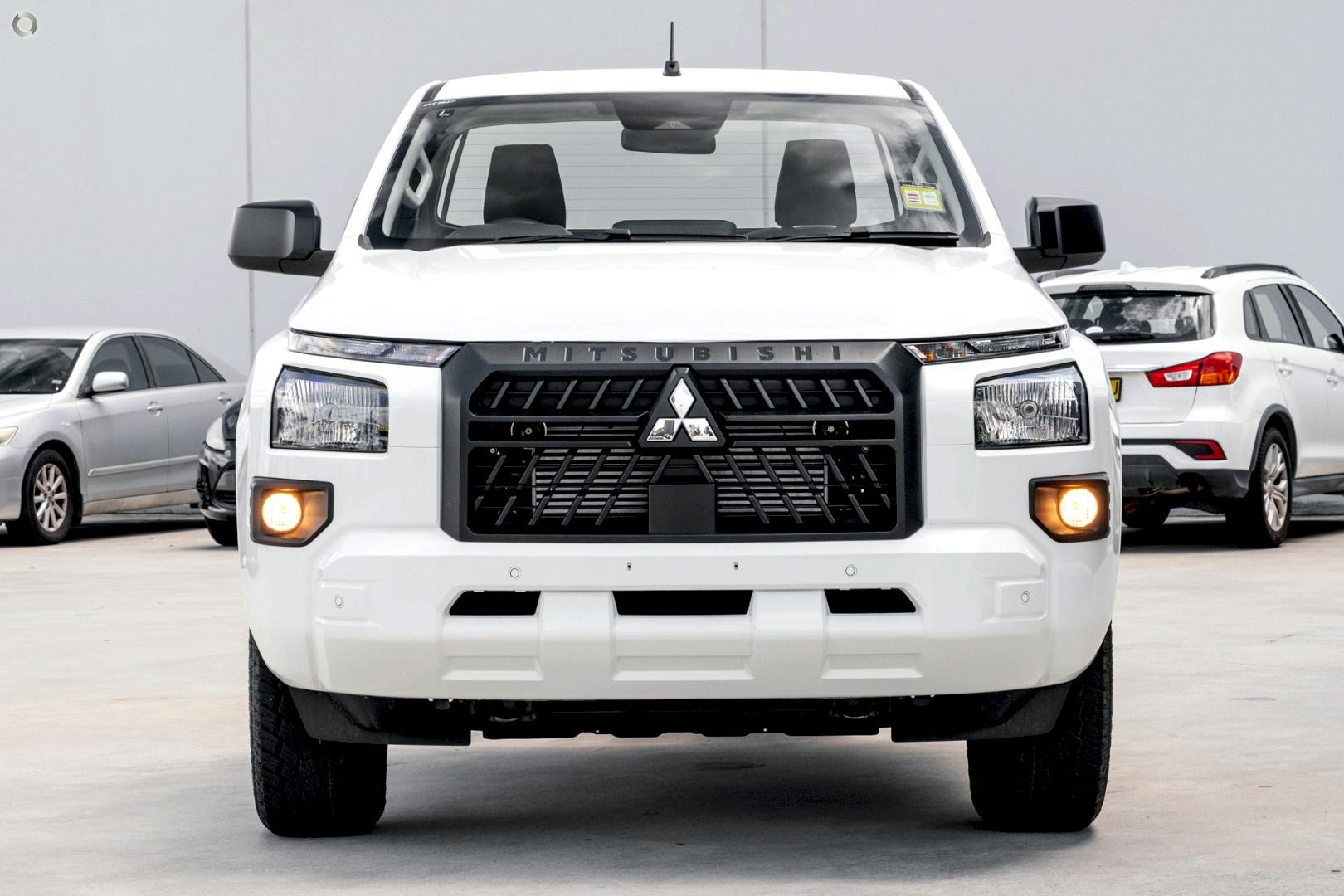 Mitsubishi Triton image 2