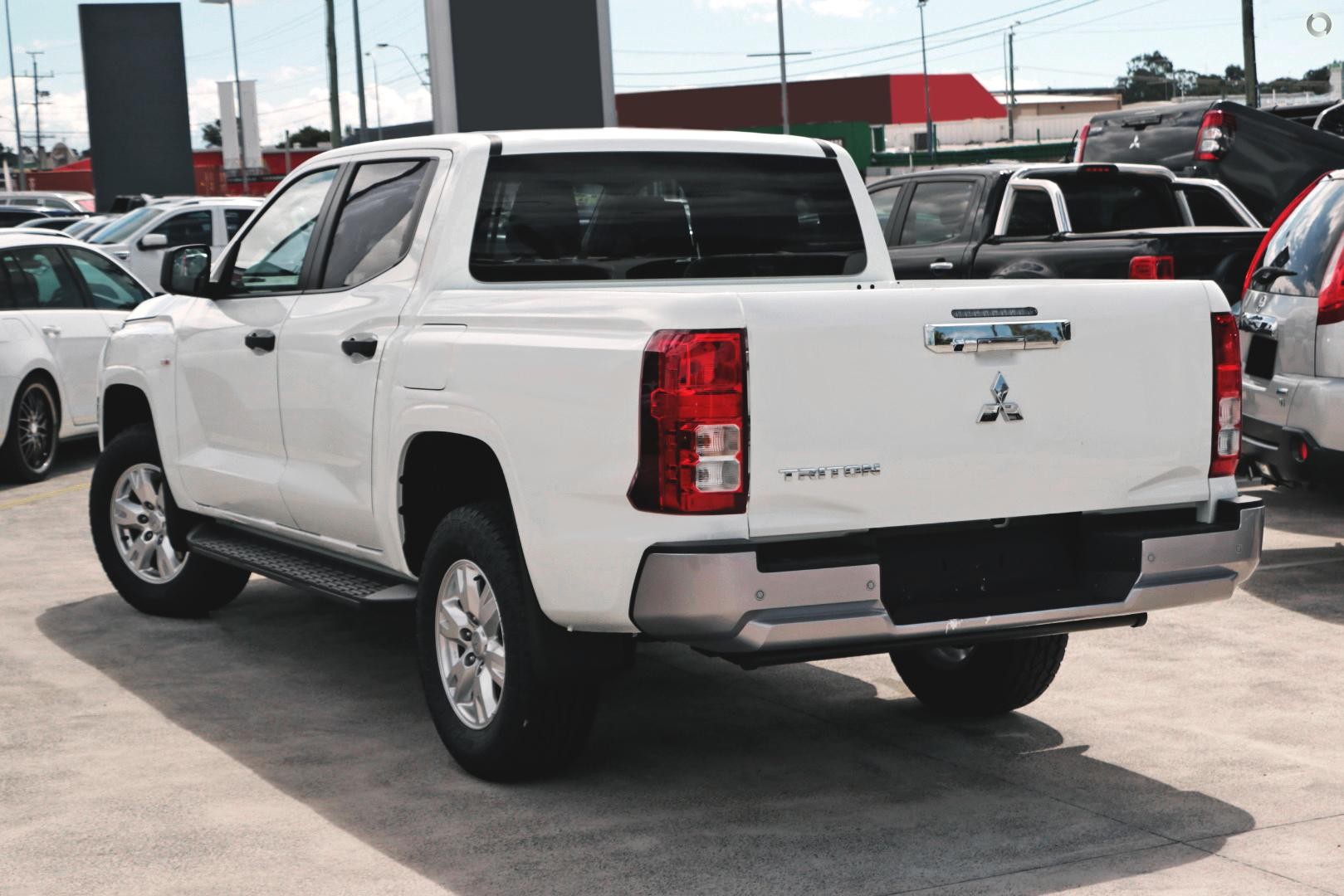 Mitsubishi Triton image 4