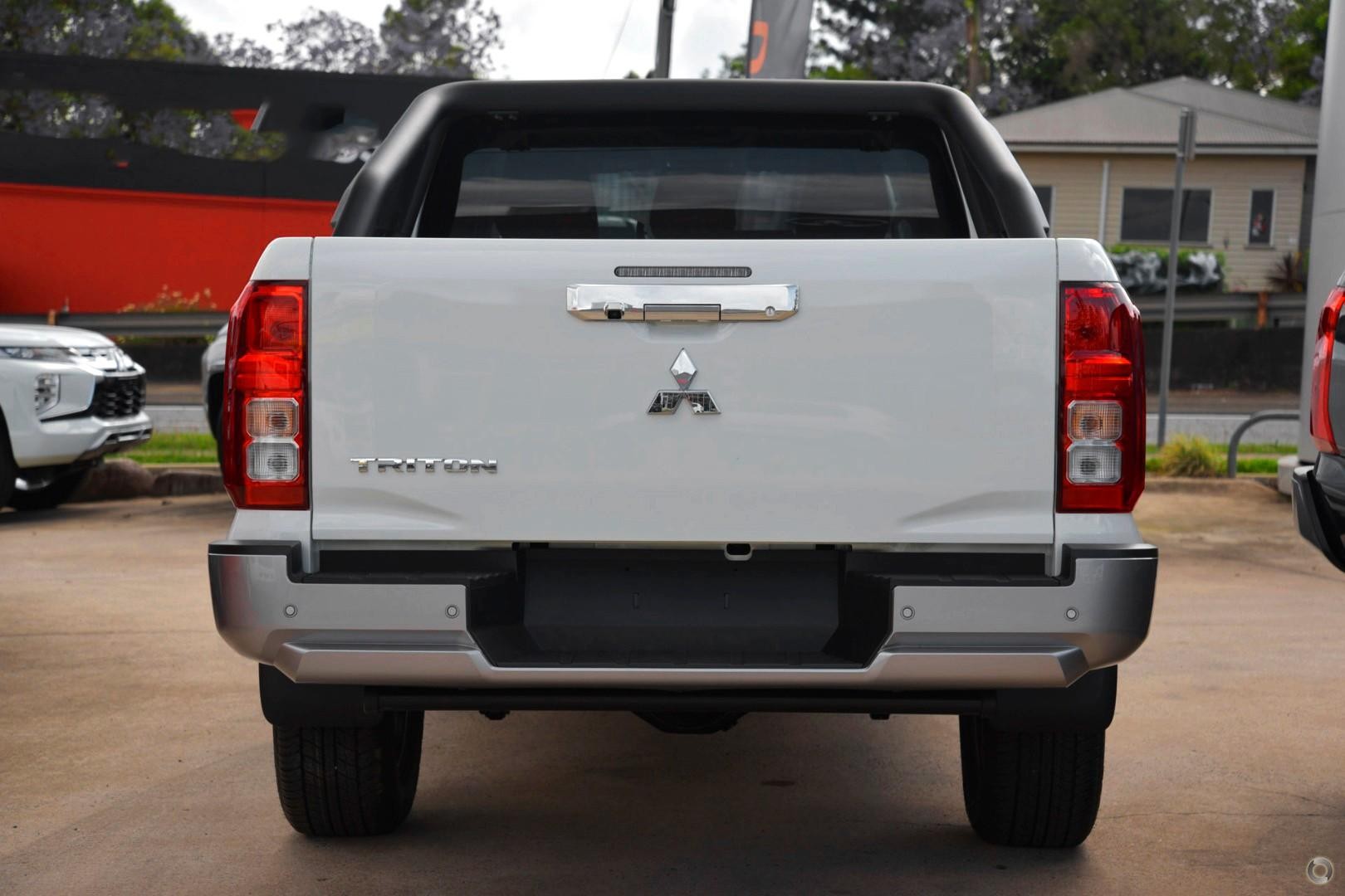 Mitsubishi Triton image 3
