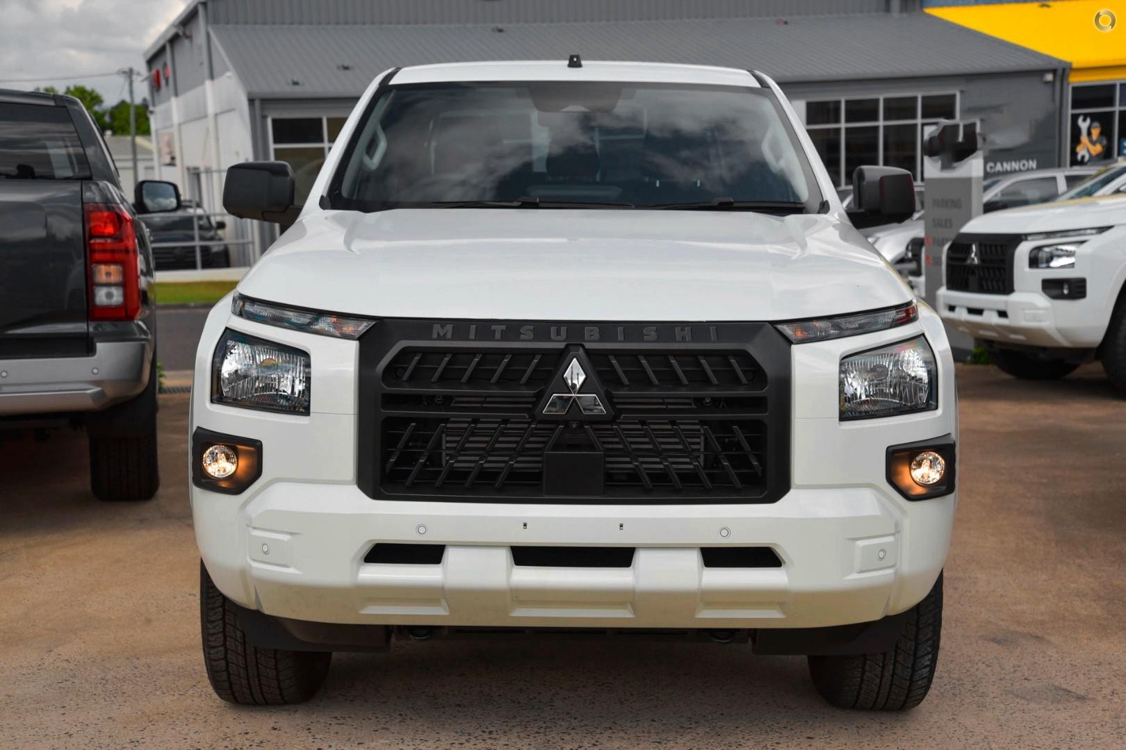 Mitsubishi Triton image 2