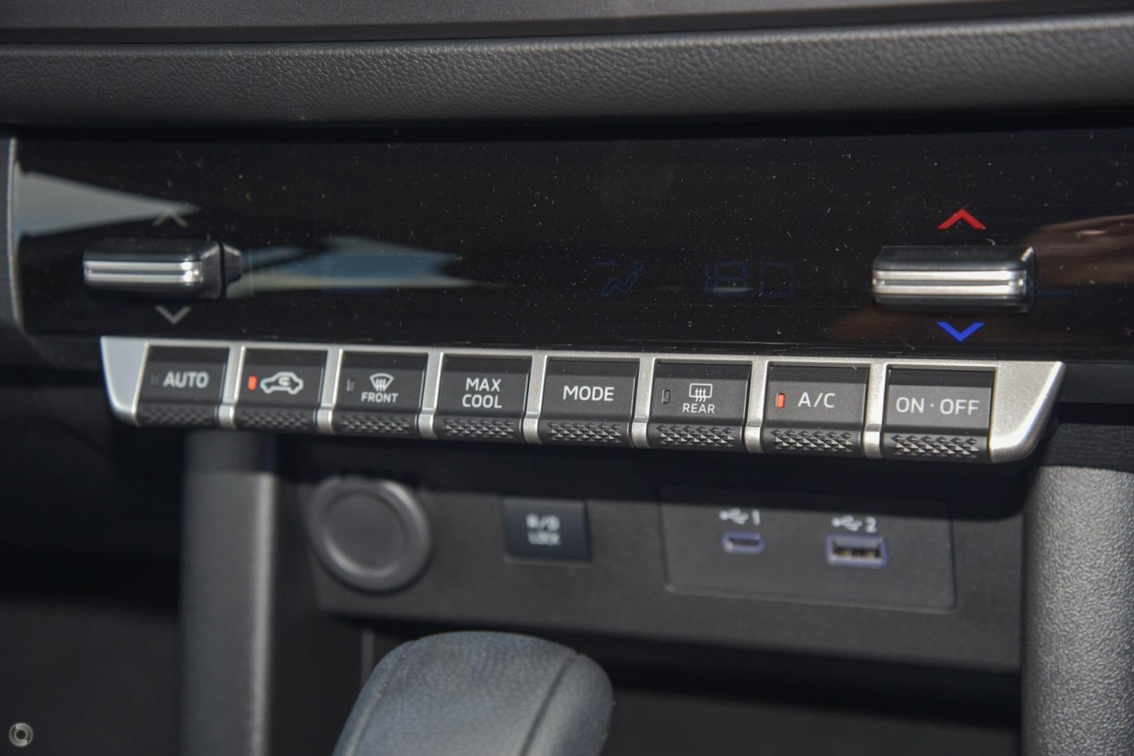 Mitsubishi Triton image 3