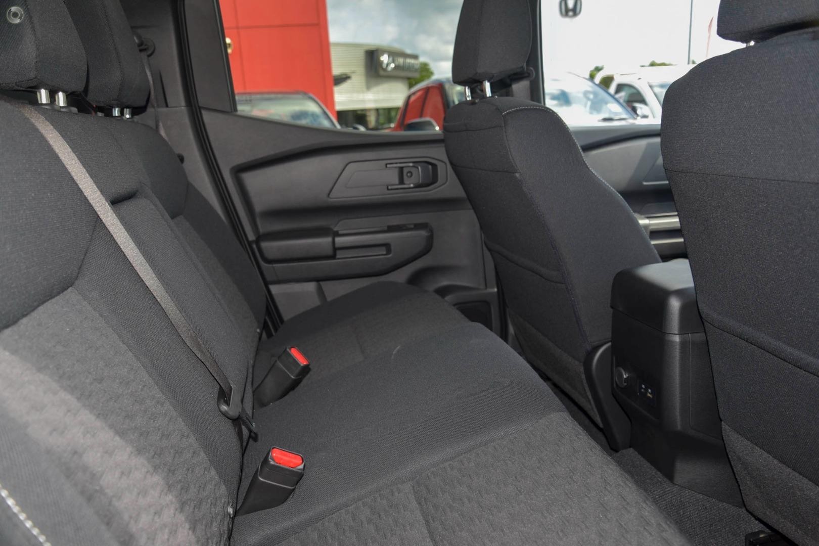 Mitsubishi Triton image 1