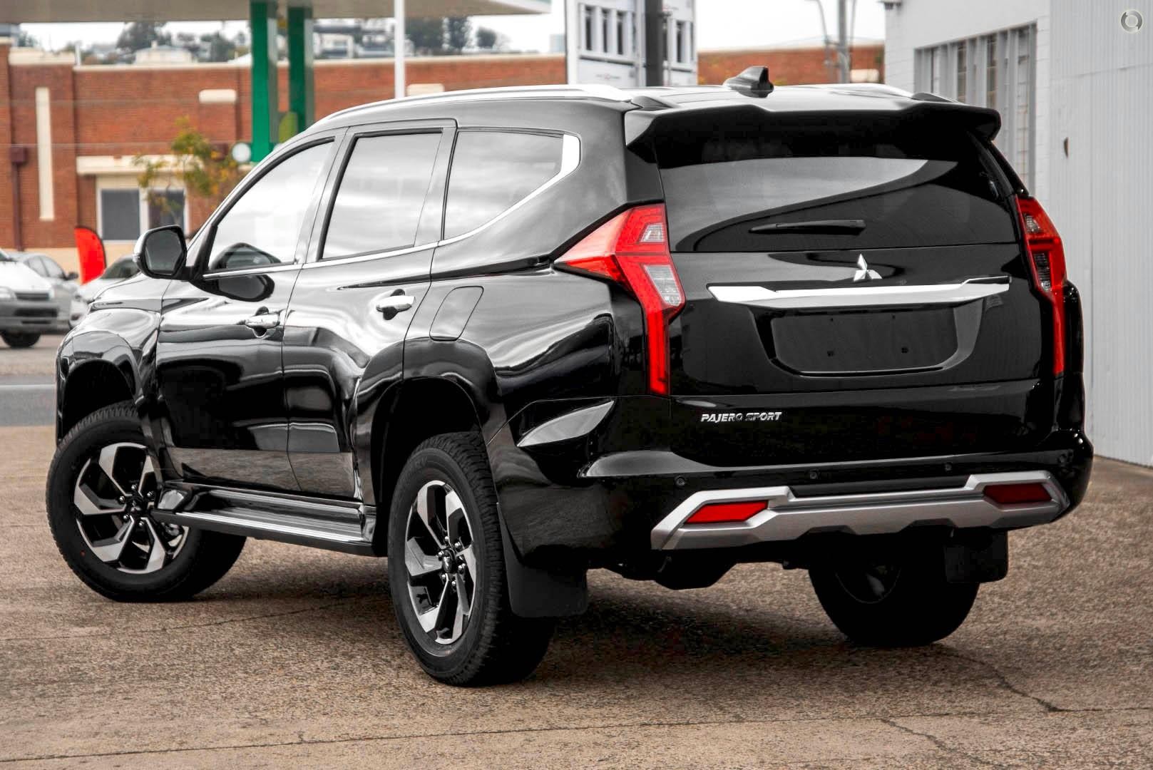 Mitsubishi Pajero Sport image 4