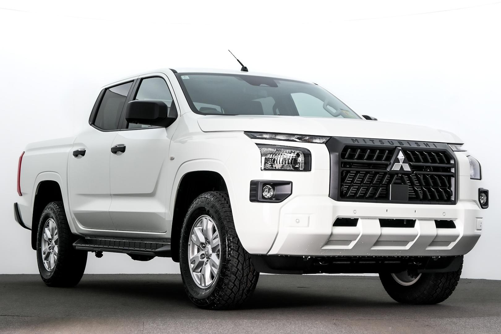 Mitsubishi Triton image 1