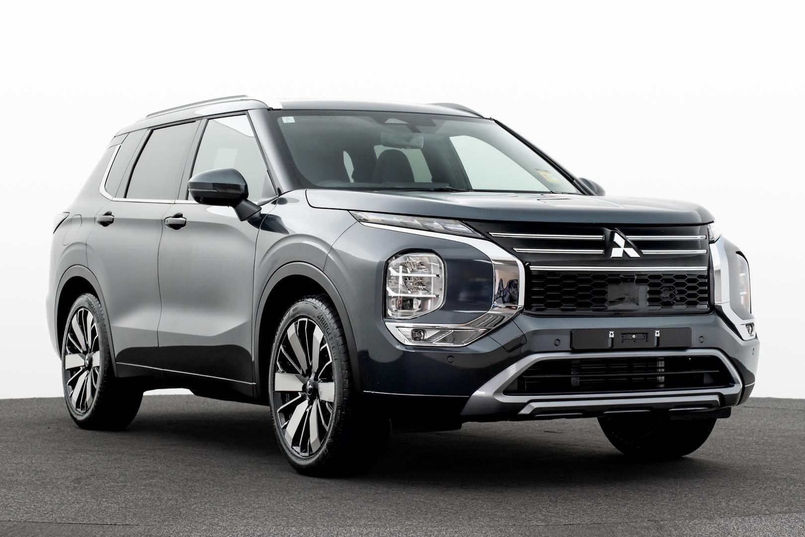 Mitsubishi Outlander image 1