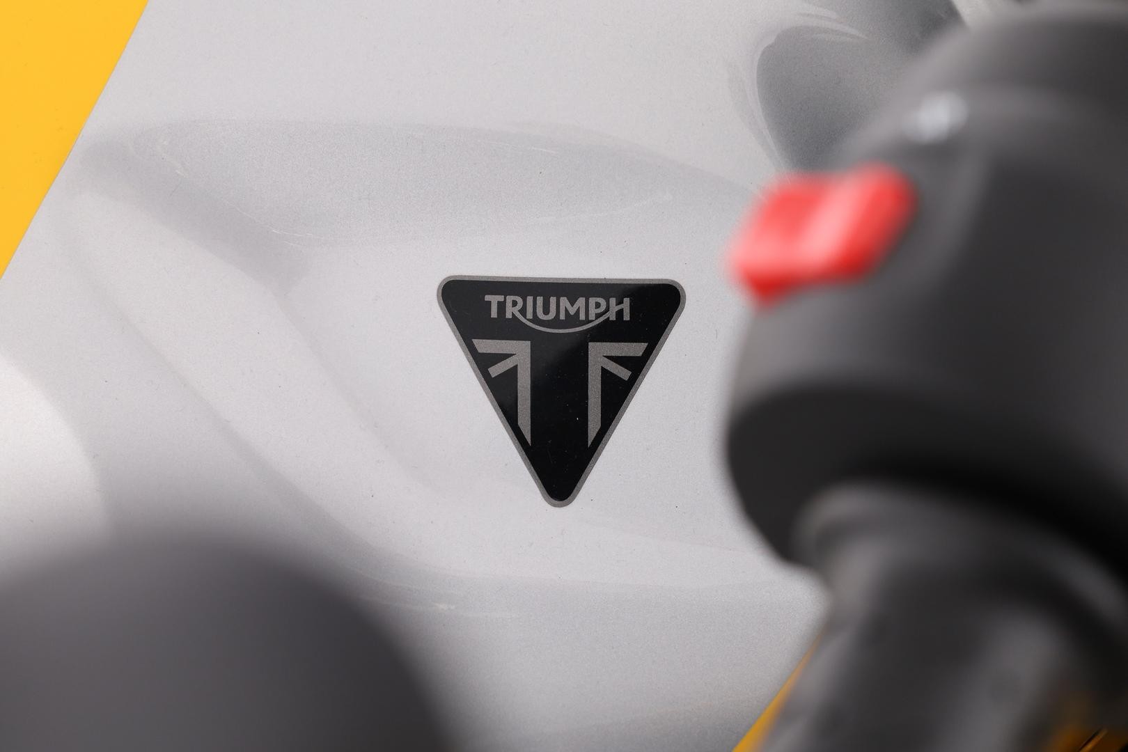 Triumph Thruxton 400 image 4